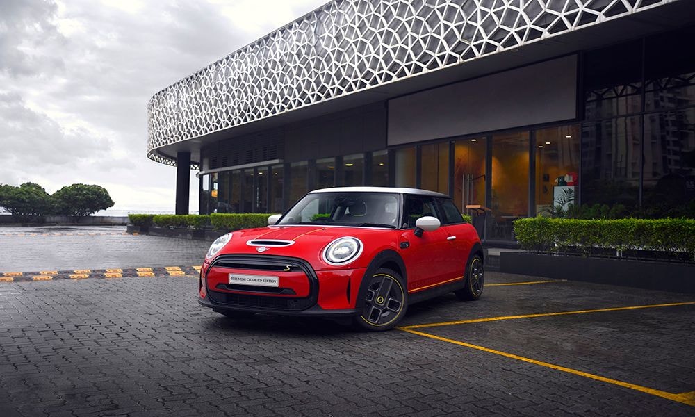 Mini Unveils Limited-Edition Cooper SE Charged Edition 
