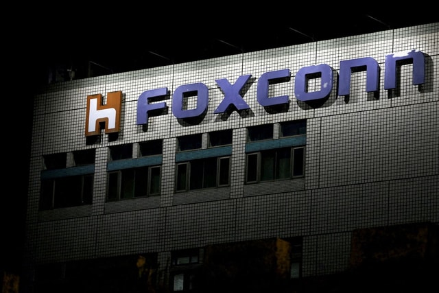Taiwan Fines Foxconn For Unauthorised China Investment