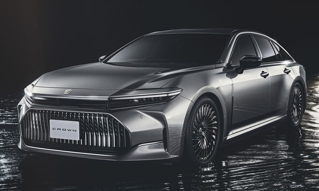 Toyota Unveils All-New Crown Sedan in Japan Toyota Unveils All-New Crown Sedan in Japan
