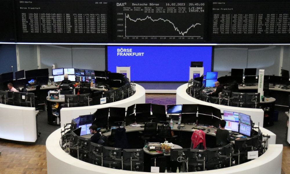 Shares Fall With Oil Prices Amid Concerns About U.S. Fed Rate Hikes Shares Fall With Oil Prices Amid Concerns About U.S. Fed Rate Hikes