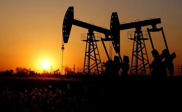 Oil Up 2% As Dollar Weakens On Small US Fed Rate Hike Oil Up 2% As Dollar Weakens On Small US Fed Rate Hike