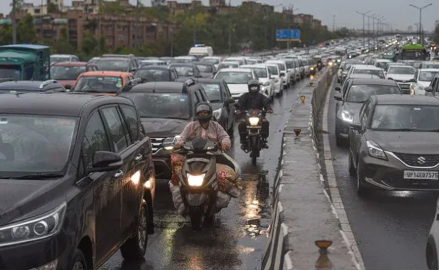 India's Utility Vehicles Sales Rise In Dec, Demand For Entry-Level Cars Muted India's Utility Vehicles Sales Rise In Dec, Demand For Entry-Level Cars Muted