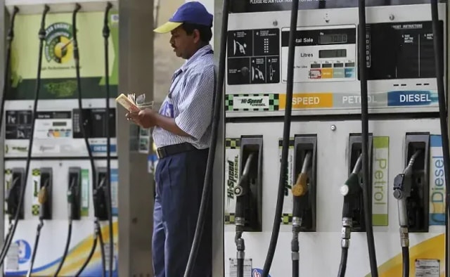 Petrol And Diesel Prices To Be Reduced In Maharashtra From July 15 Petrol And Diesel Prices To Be Reduced In Maharashtra From July 15