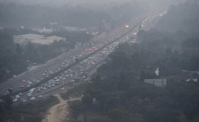 Around 1 Million Diesel Vehicles Could Be Banned In The Delhi-NCR Region If AQI crosses 450 Around 1 Million Diesel Vehicles Could Be Banned In The Delhi-NCR Region If AQI crosses 450