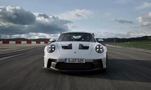 2022 Porsche 911 GT3 RS Debuts As A Road-Legal Monster 2022 Porsche 911 GT3 RS Debuts As A Road-Legal Monster