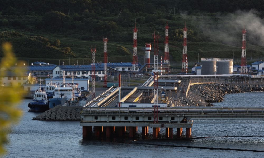 Indian Refiners Pay Dollars For Russian Oil After Dirham Attempts Fail Indian Refiners Pay Dollars For Russian Oil After Dirham Attempts Fail
