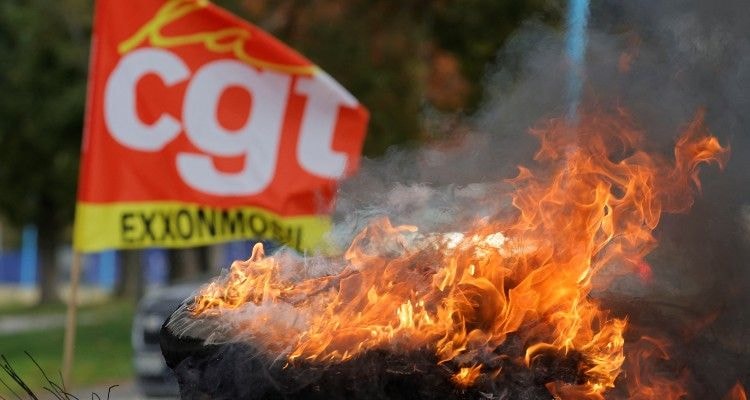 France Orders Fuel Depot Strikers Back To Work, Union Vows To Challenge It France Orders Fuel Depot Strikers Back To Work, Union Vows To Challenge It
