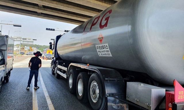 South Korean Truckers' Strike Cost $1.2 Billion In Lost Shipments South Korean Truckers' Strike Cost $1.2 Billion In Lost Shipments