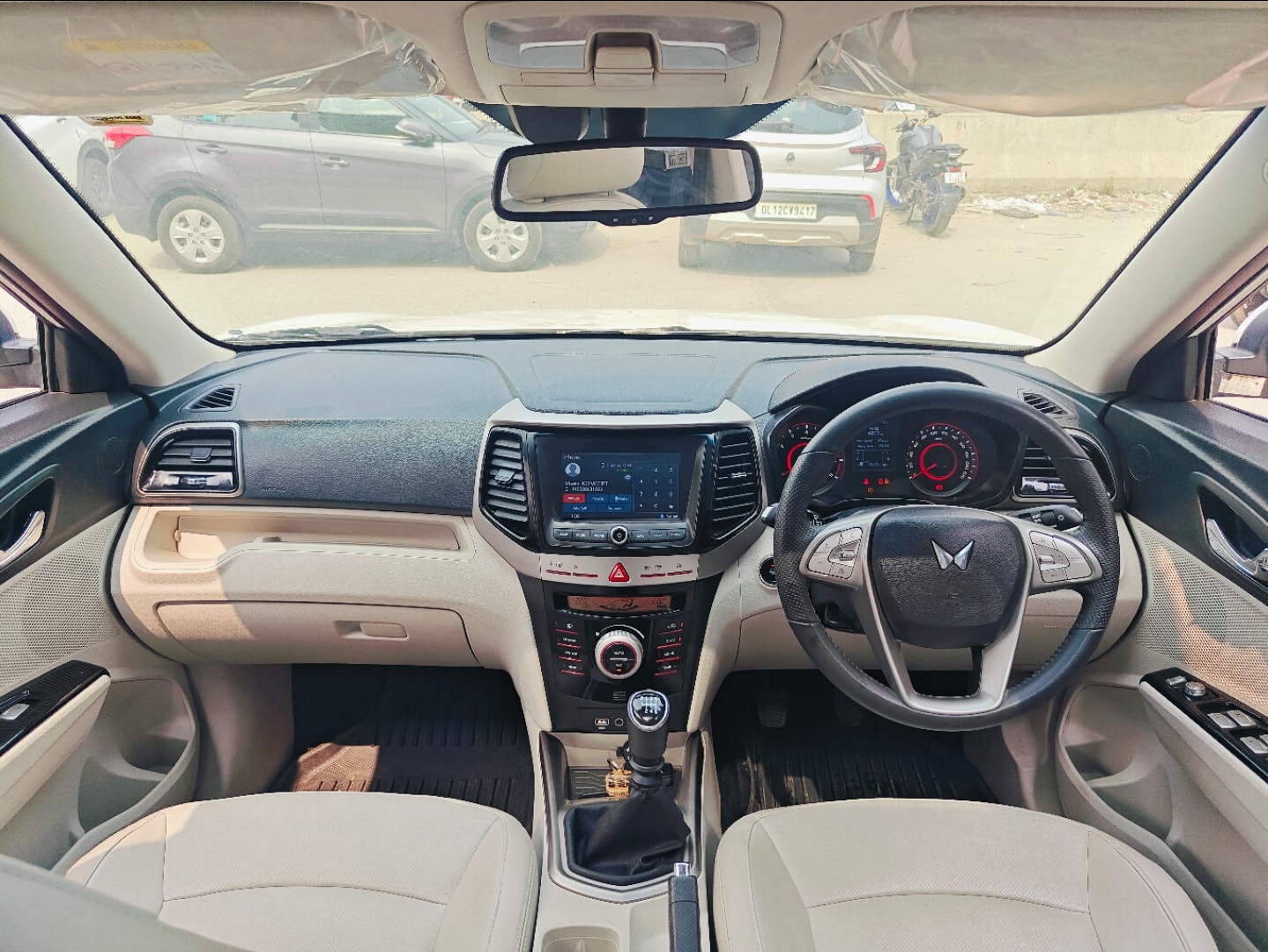 Used 2023 Mahindra XUV300 Used 2023 Mahindra XUV300