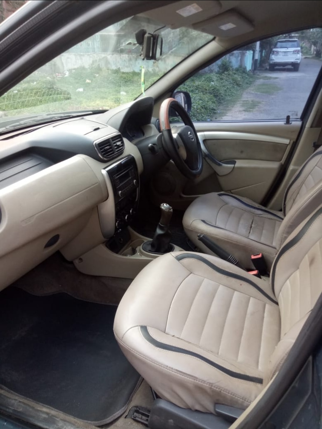 Used 2015 Nissan Terrano Used 2015 Nissan Terrano