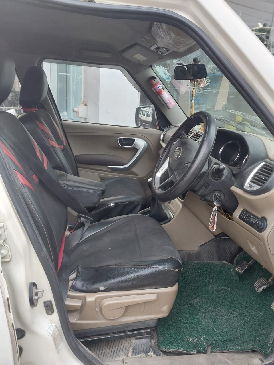 Used 2016 Mahindra TUV300 Used 2016 Mahindra TUV300
