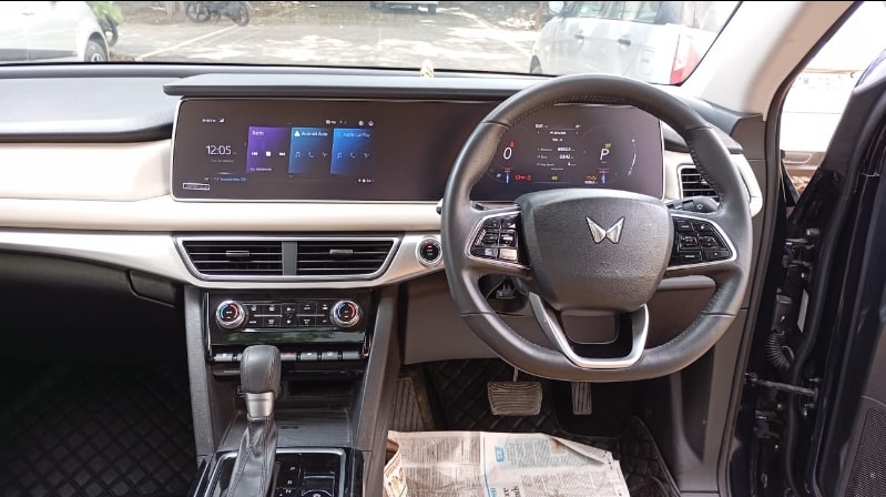 Used 2022 Mahindra XUV700 Used 2022 Mahindra XUV700