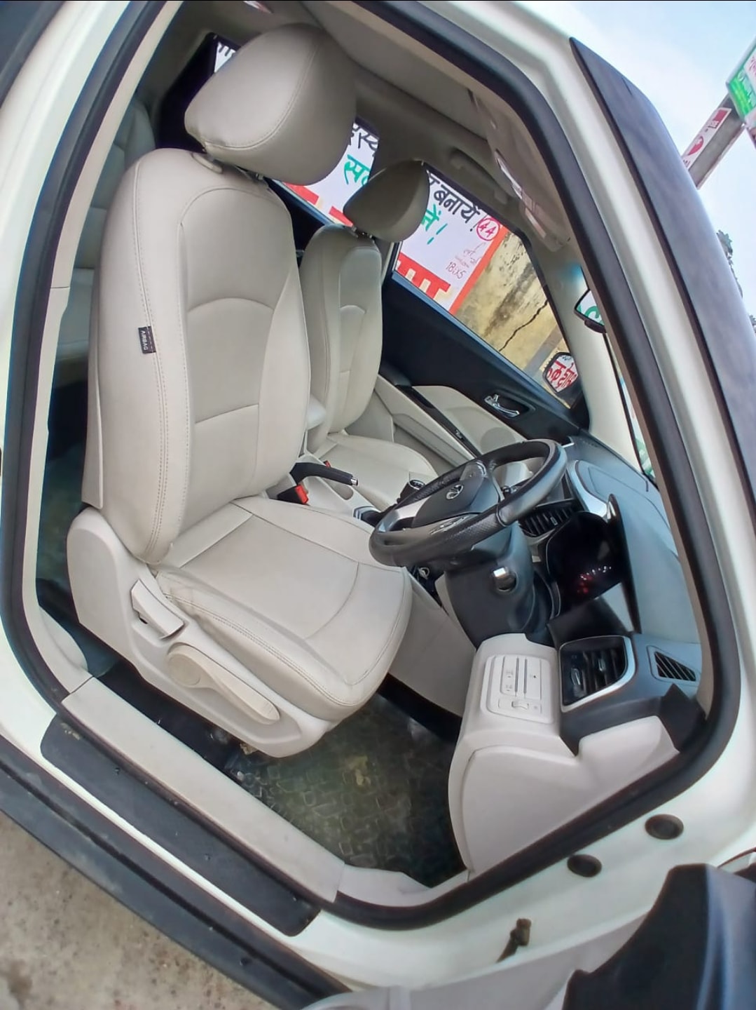 Used 2022 Mahindra XUV300 Used 2022 Mahindra XUV300
