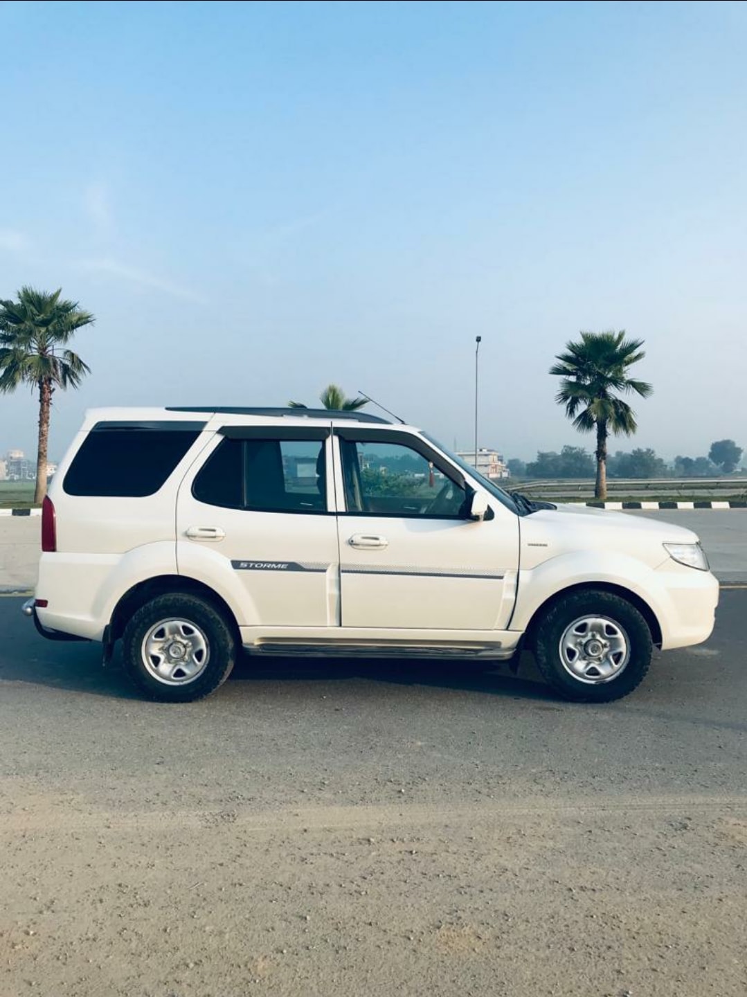 Used 2015 Tata Safari Storme Used 2015 Tata Safari Storme